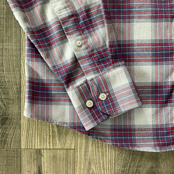 UNTUCKit Hyland Long Sleeve Button Up Shirt 
Men’s MEDIUM
Gray Red Blue Plaid - Picture 2 of 7